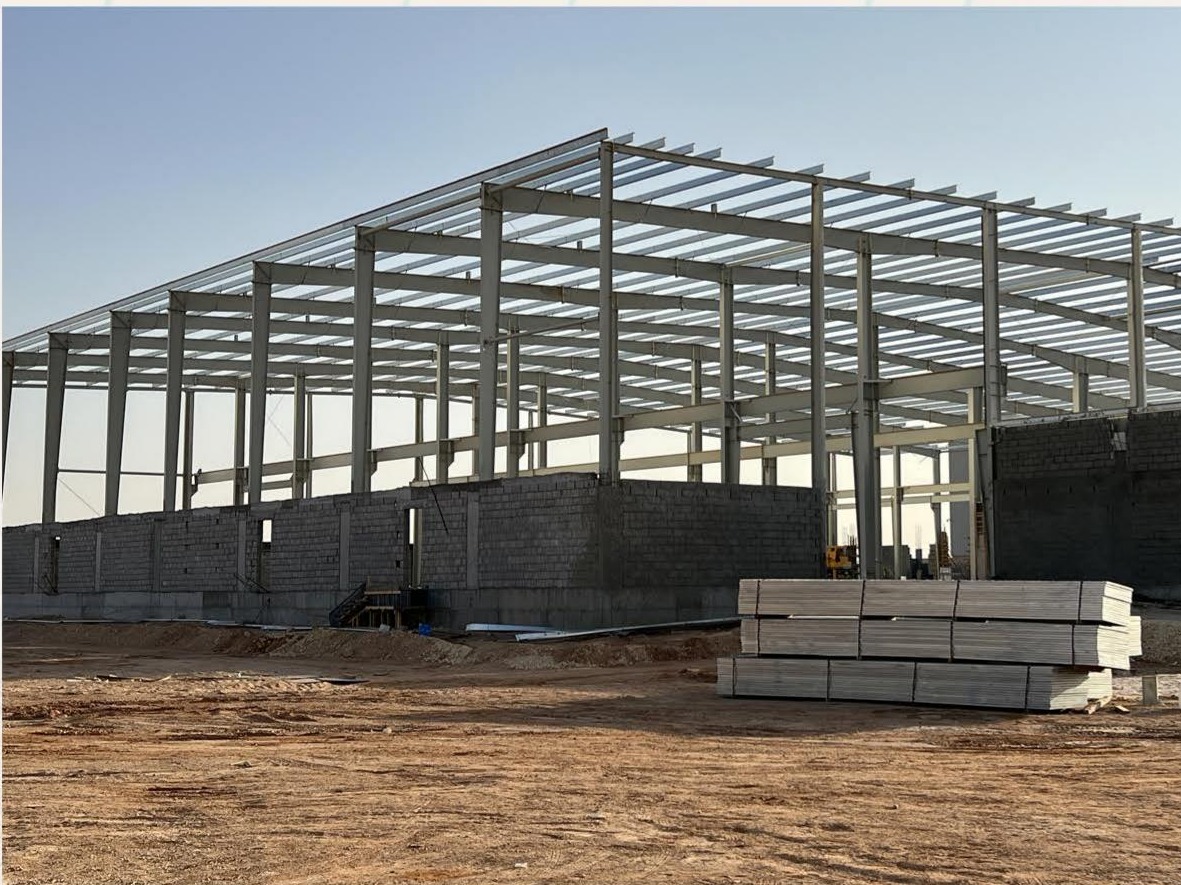 Steel frame with blockwork